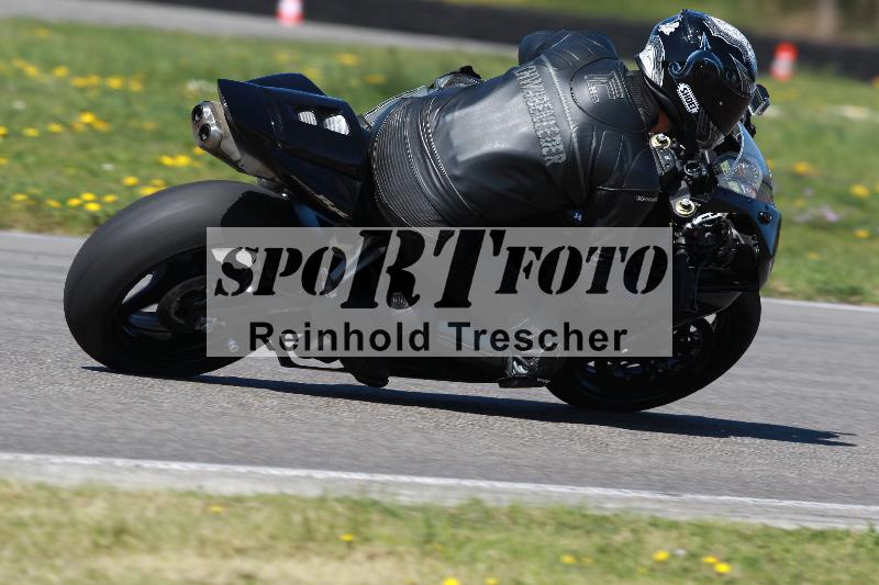 /Archiv-2022/08 17.04.2022 Speer Racing ADR/Gruppe gelb/backside